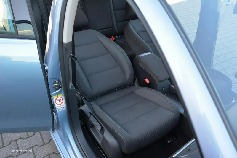 Volkswagen Golf VI 16