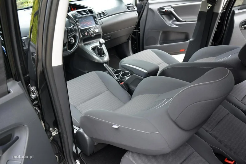 Toyota Verso 24