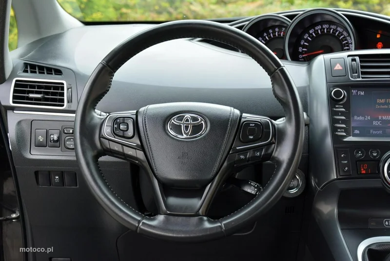 Toyota Verso 25