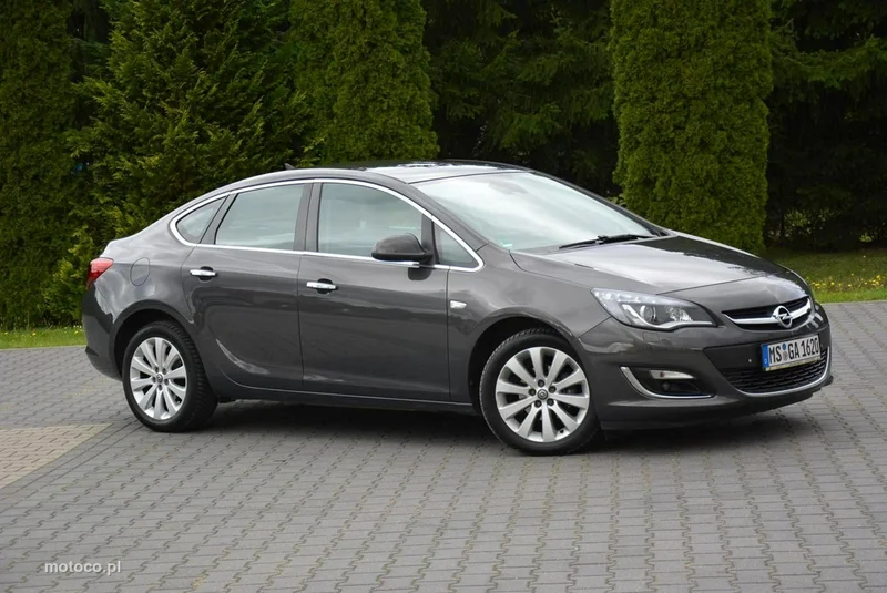 Opel Astra J 11