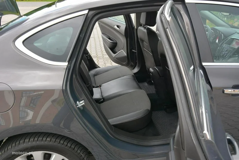 Opel Astra J 16