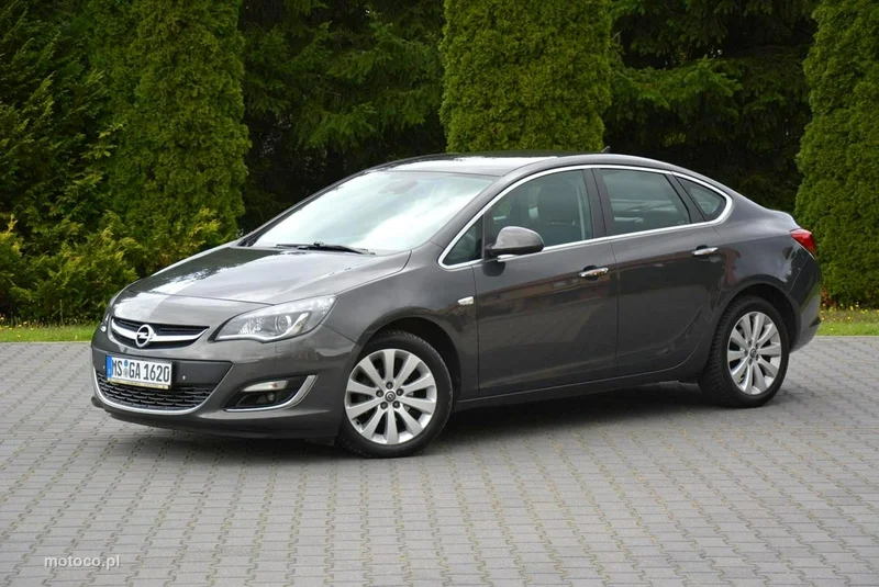 Opel Astra J 3
