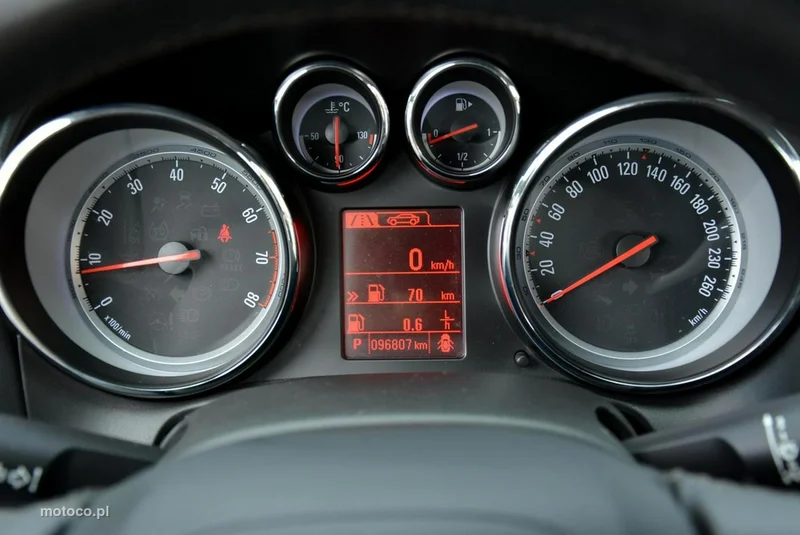Opel Astra J 25