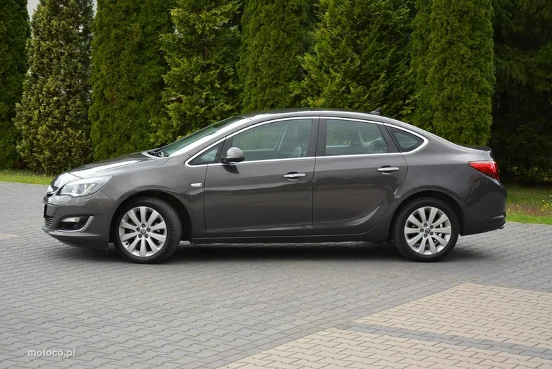 Opel Astra J 4