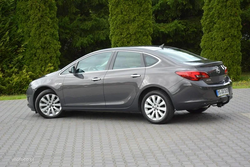 Opel Astra J 6