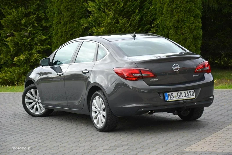 Opel Astra J 7