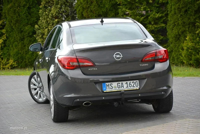 Opel Astra J 8
