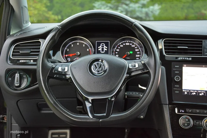 Volkswagen Golf VII 23