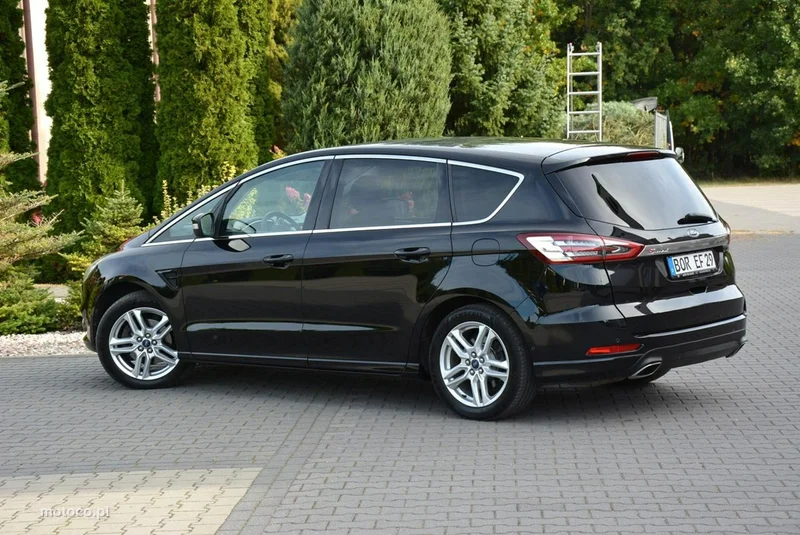 Ford S-Max II 11