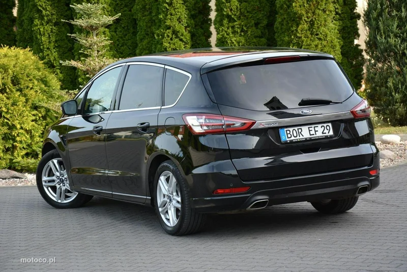 Ford S-Max II 12
