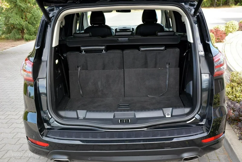 Ford S-Max II 13