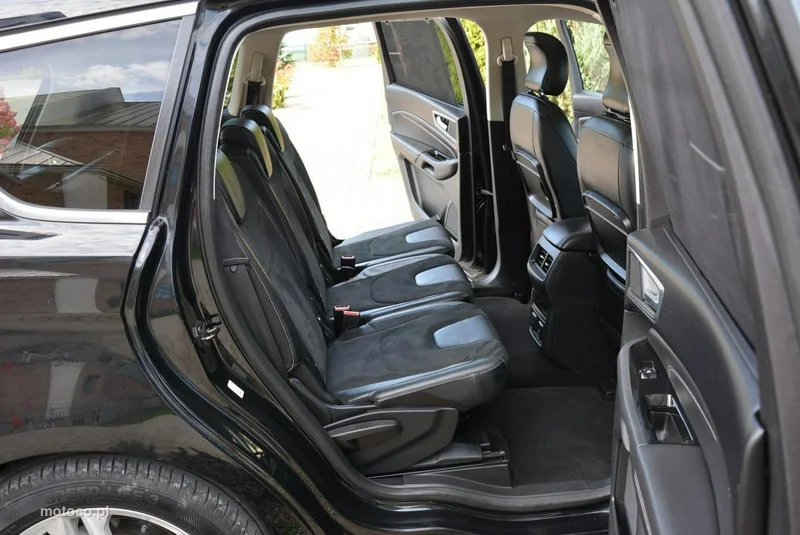 Ford S-Max II 14