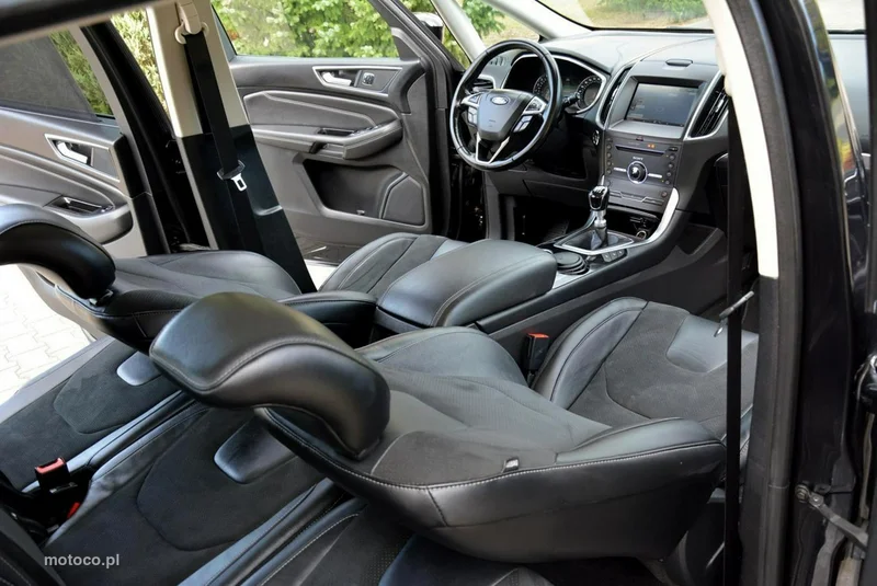 Ford S-Max II 17