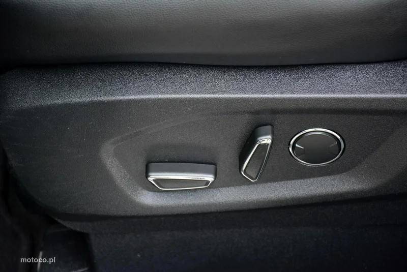 Ford S-Max II 23
