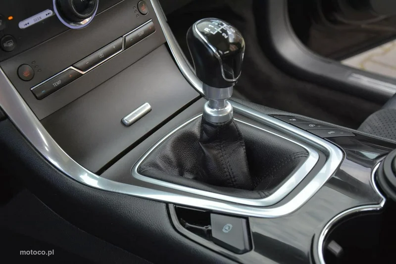Ford S-Max II 31