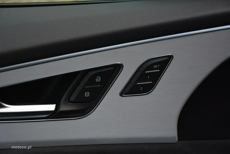 Audi SQ8 30