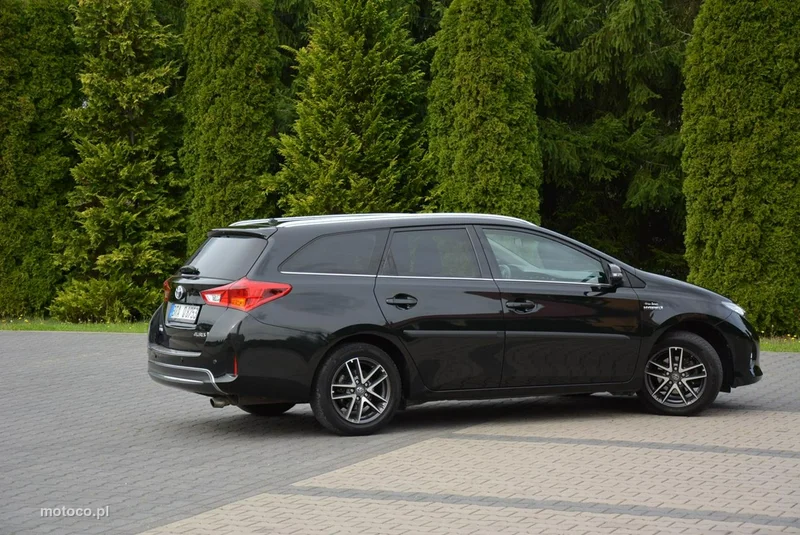 Toyota Auris E180 12