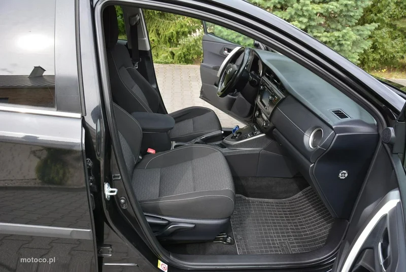 Toyota Auris E180 15