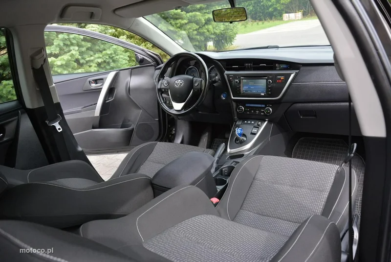 Toyota Auris E180 16
