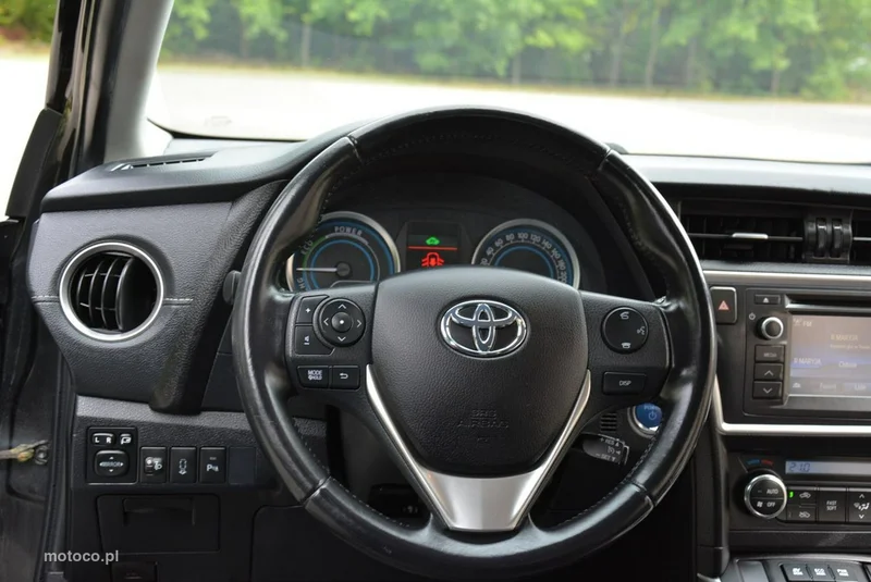 Toyota Auris E180 21