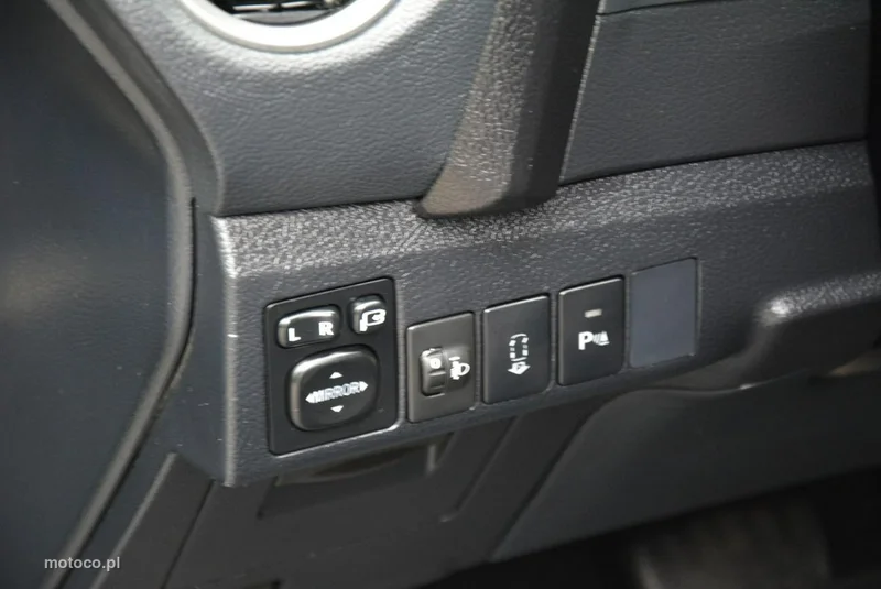 Toyota Auris E180 25
