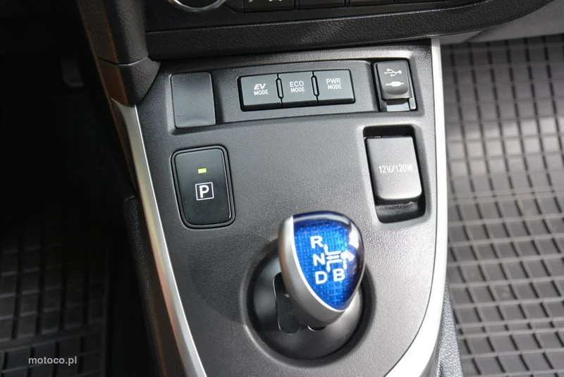 Toyota Auris E180 26