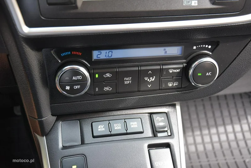 Toyota Auris E180 27