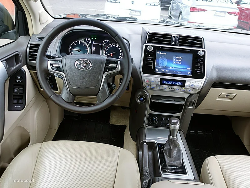 Toyota Land Cruiser J200 16