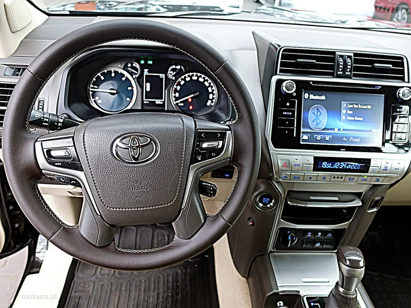 Toyota Land Cruiser J200 20
