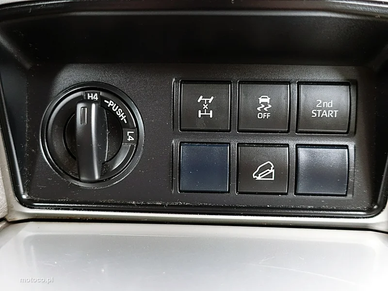 Toyota Land Cruiser J200 22
