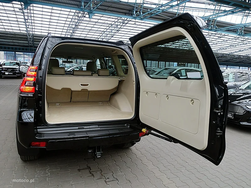 Toyota Land Cruiser J200 6