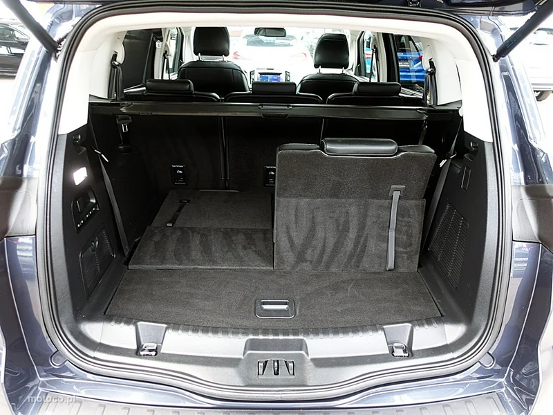 Ford S-Max II 17