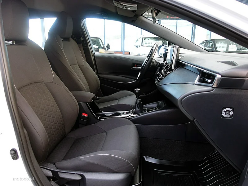 Toyota Corolla E210 11