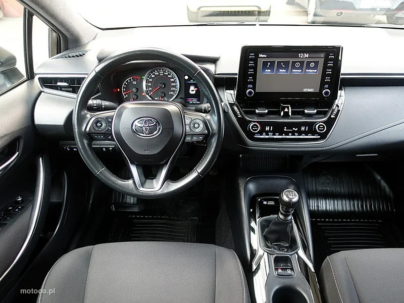 Toyota Corolla E210 14