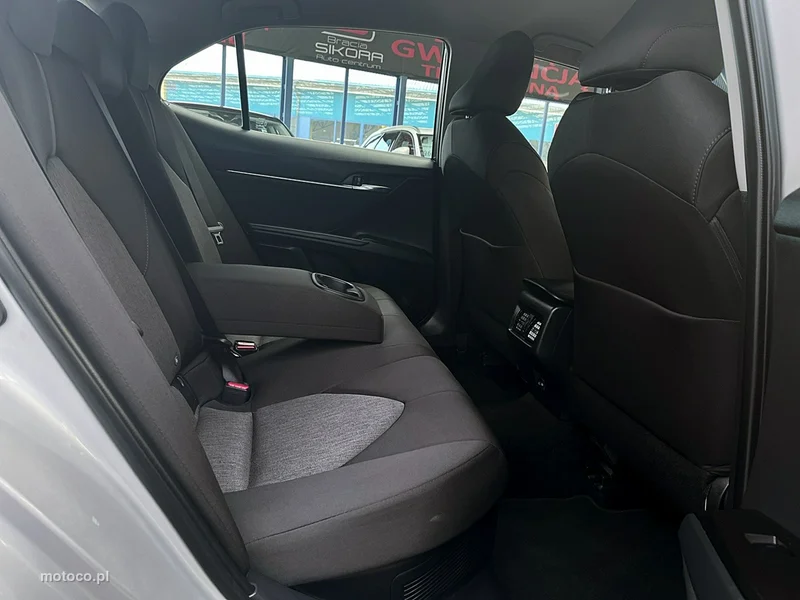 Toyota Camry XV70 12