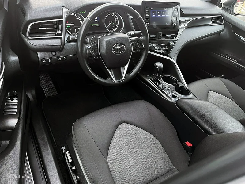 Toyota Camry XV70 15