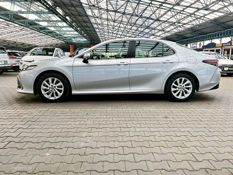 Toyota Camry XV70 6