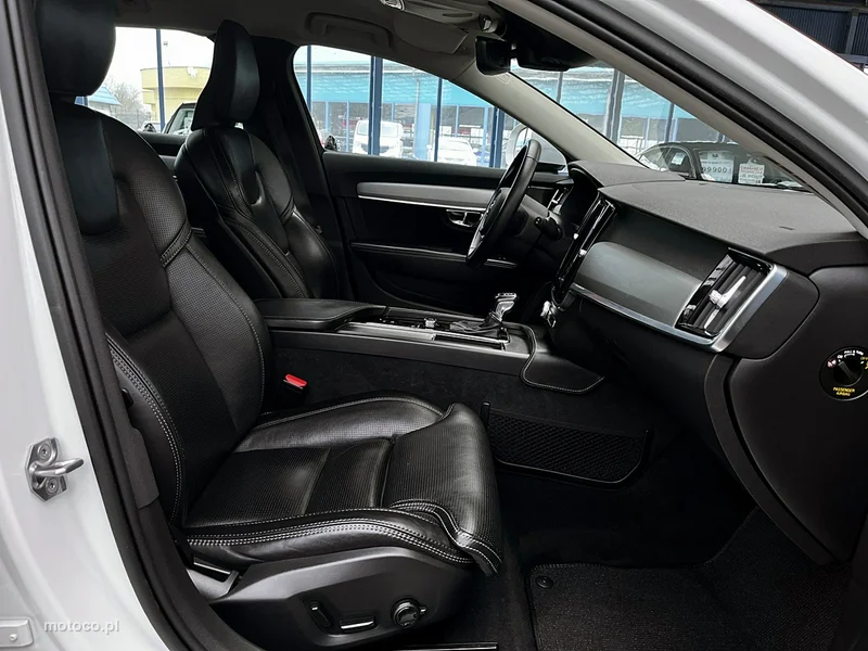 Volvo V90 Cross Country 13