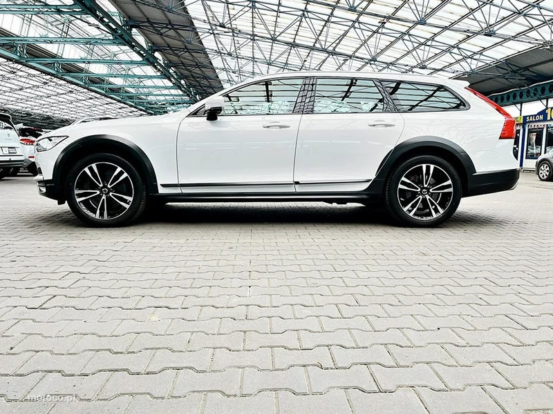 Volvo V90 Cross Country 6