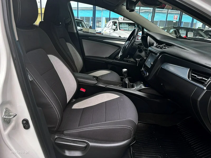 Toyota Avensis T27 11