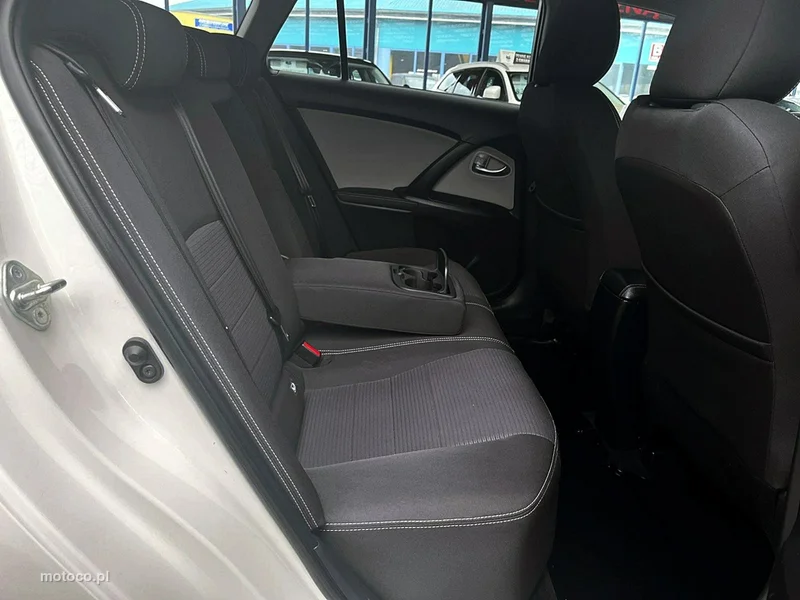 Toyota Avensis T27 12