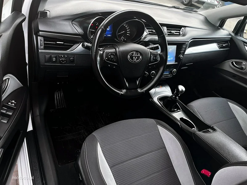 Toyota Avensis T27 16