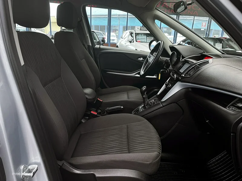 Opel Zafira C Tourer 11