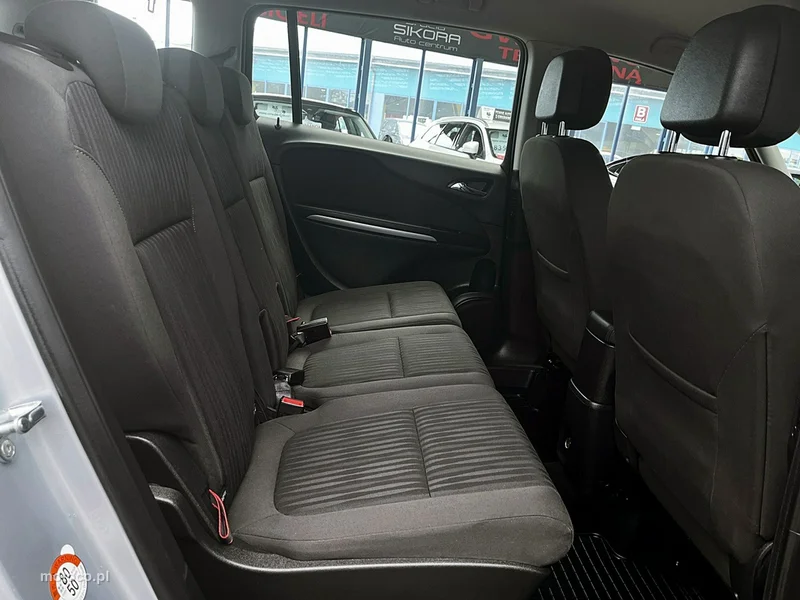 Opel Zafira C Tourer 12