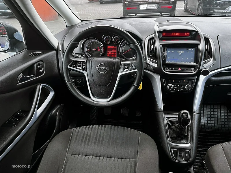 Opel Zafira C Tourer 15