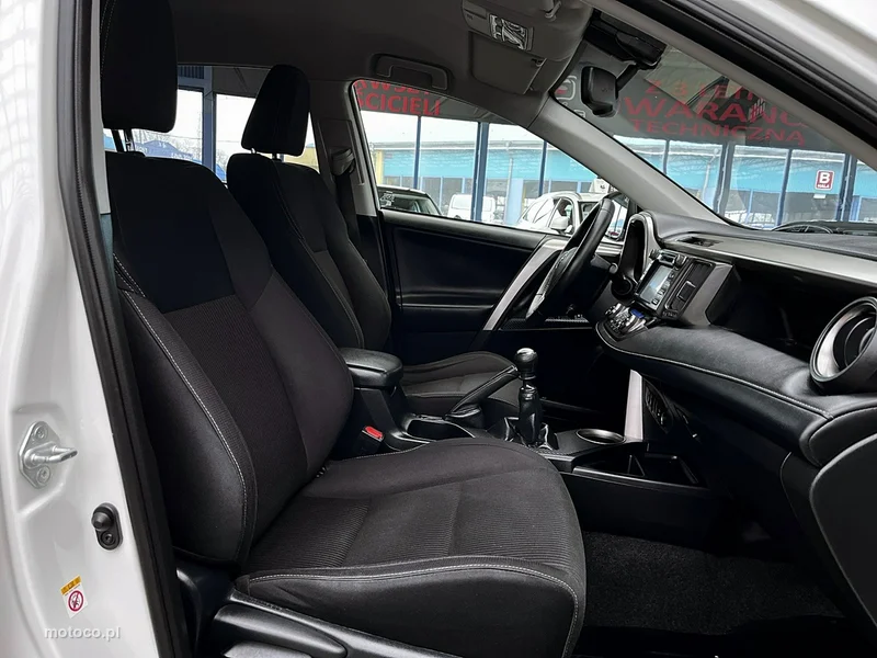 Toyota RAV 4 XA40 11