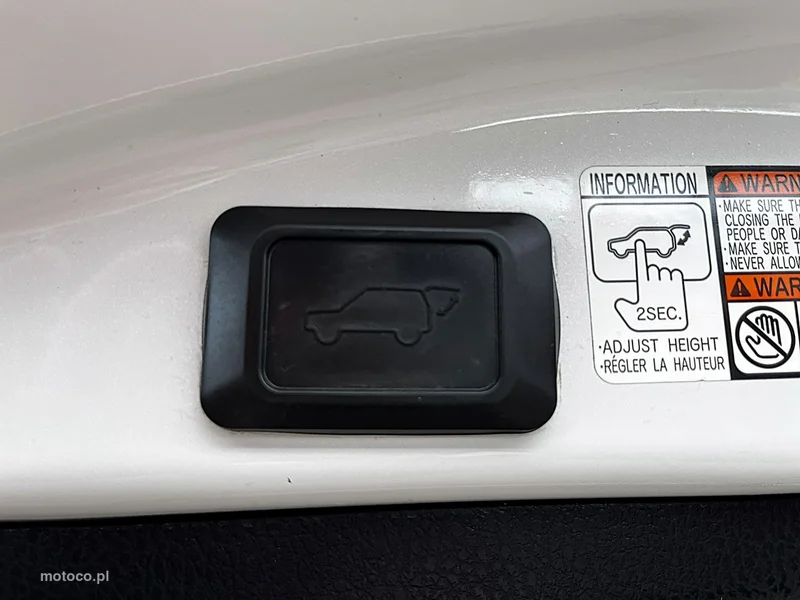 Toyota RAV 4 XA40 16