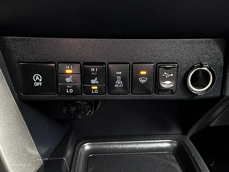 Toyota RAV 4 XA40 28