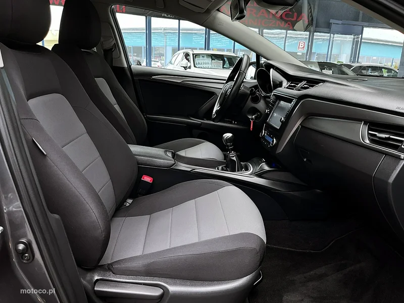 Toyota Avensis T27 11