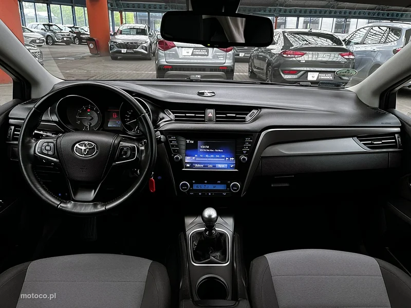 Toyota Avensis T27 13